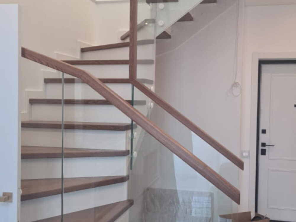 Изготовление лестницы на металлокаркасе в доме